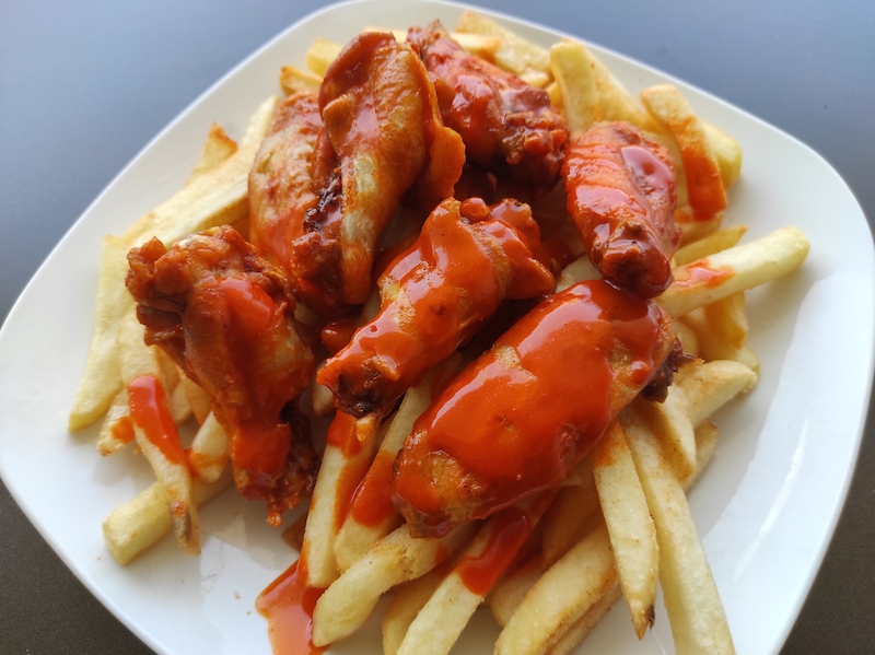 Order Crispy Chicken Wings and Fries (6 pcs) food online from Kooby store, La Crescenta on bringmethat.com