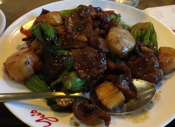 Order B12. Beef with Pan-Fried Scallops 干贝牛 food online from Jade Restaurant & Lounge store, Seattle on bringmethat.com