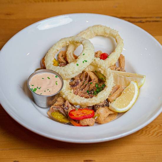 Order Fried Calamari food online from Lincoln Tavern and Restaurant store, Boston on bringmethat.com