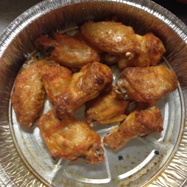 Order Hot Wings food online from Gianni's Pizza store, Oceanside on bringmethat.com