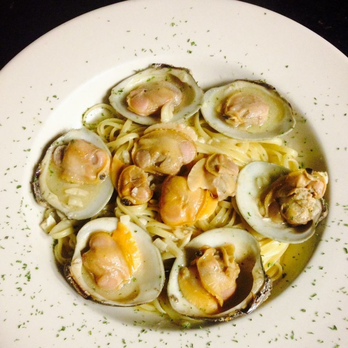 Order Clams Sauce food online from Tre Colore store, Middletown on bringmethat.com