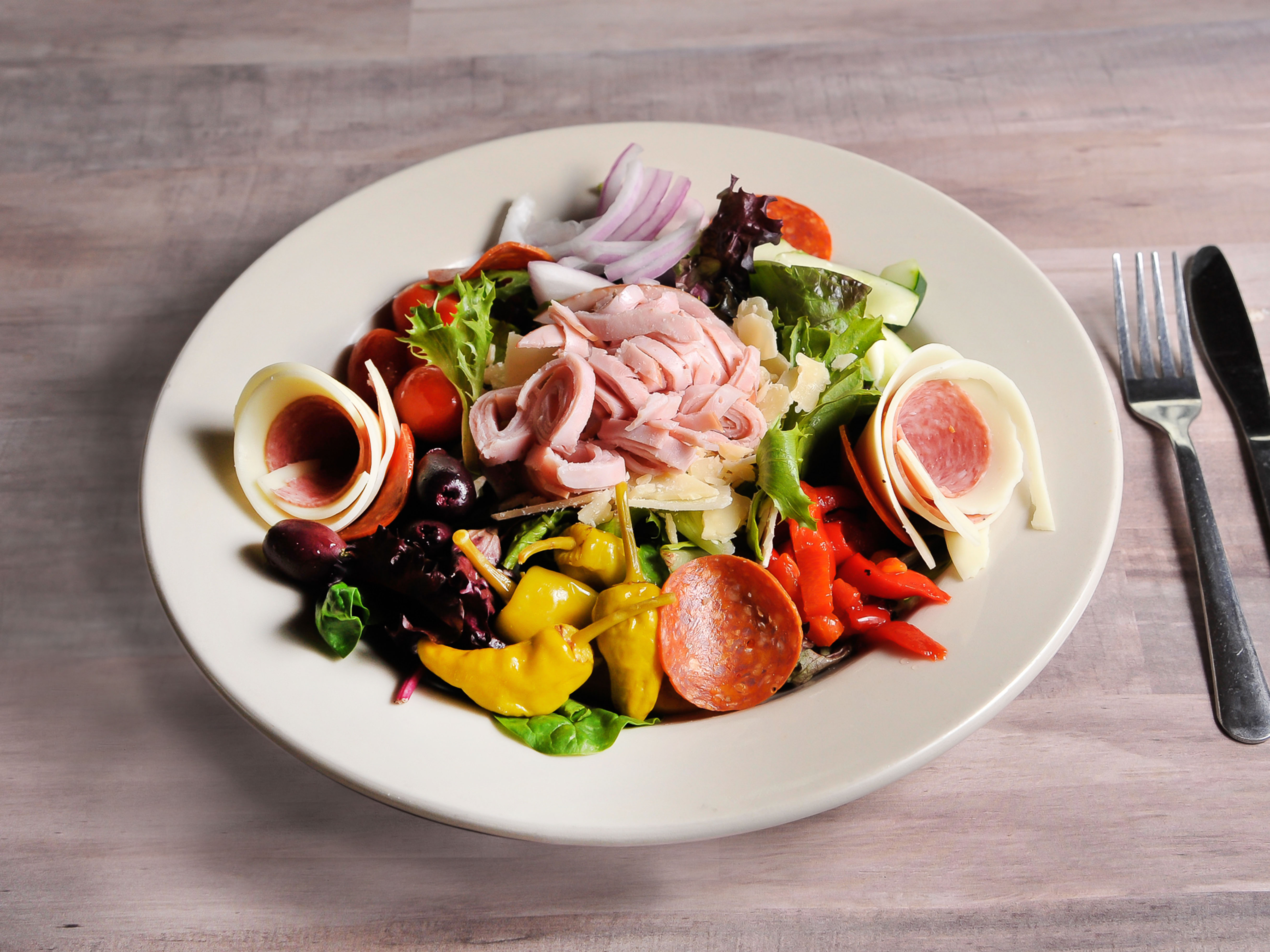 Order ANTIPASTO SALAD food online from Pisano's NY Style Pizzeria store, Kennesaw on bringmethat.com