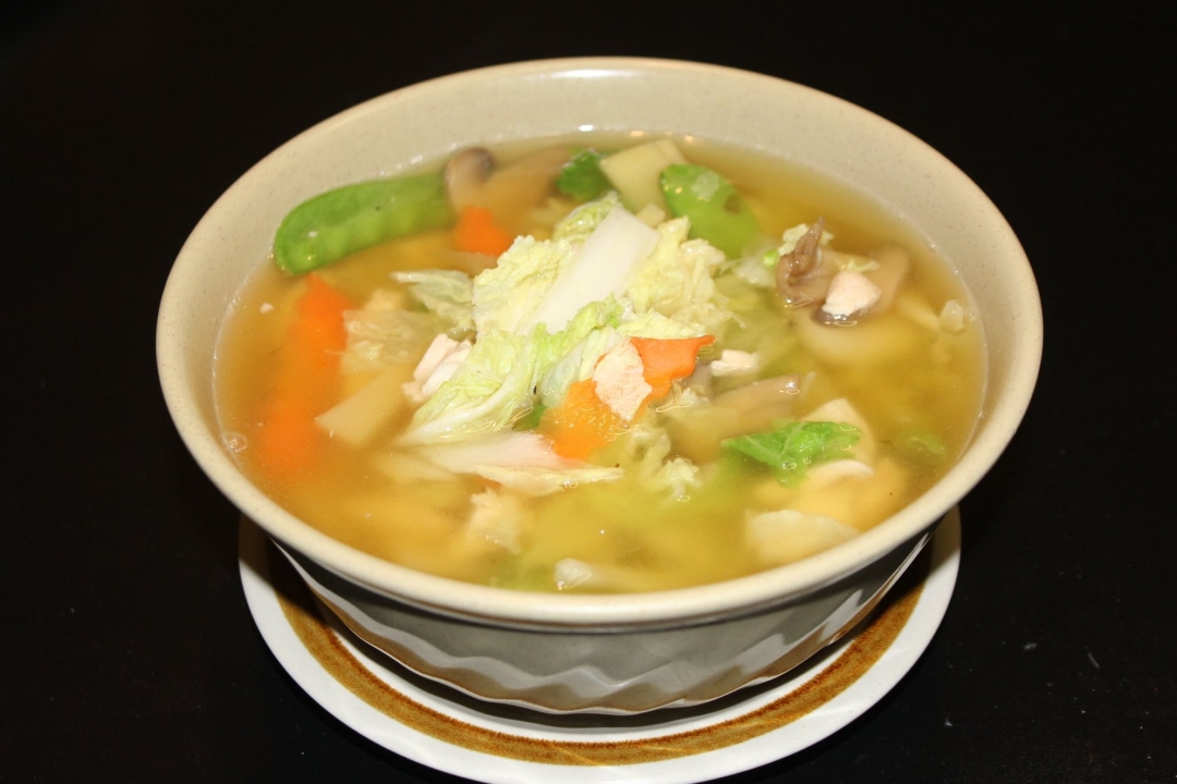 Order Chicken Vegetable Soup 鸡肉菜汤 food online from New Peking store, Crystal Lake on bringmethat.com