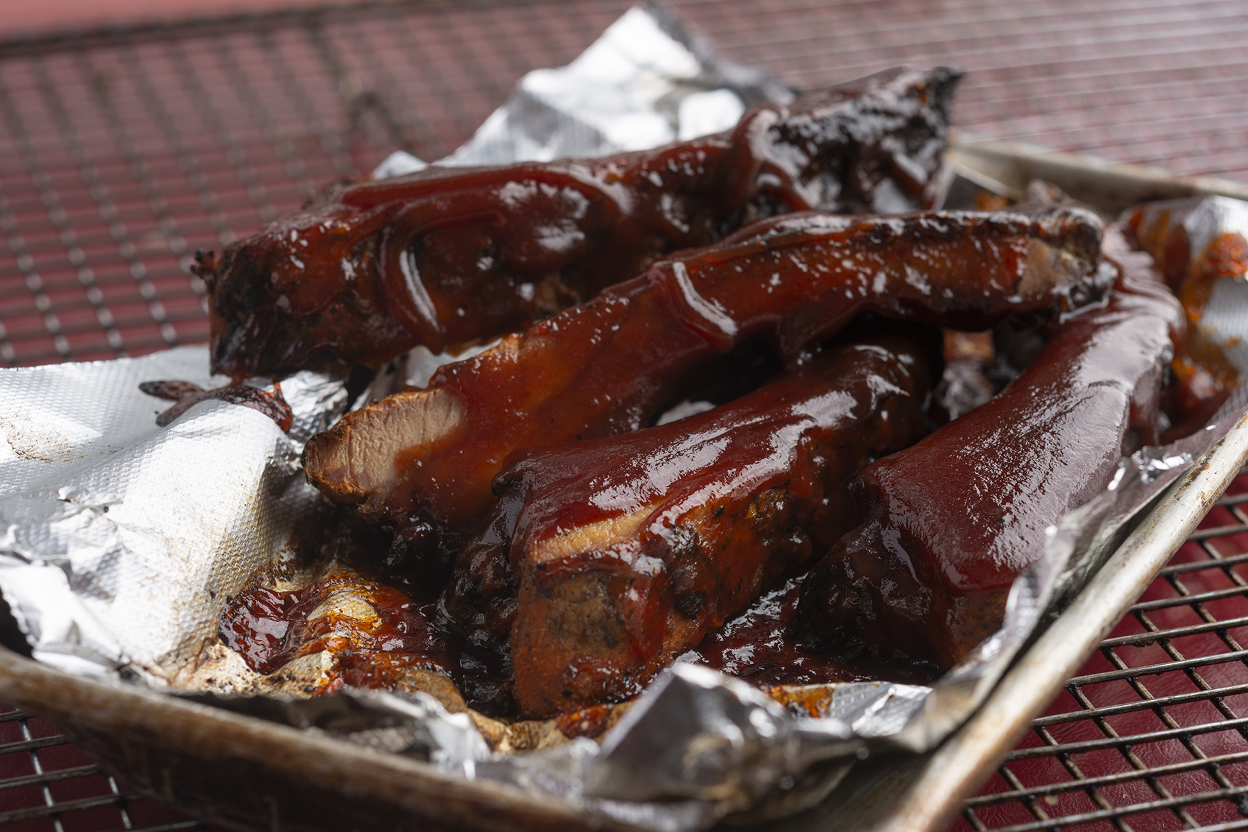 Order Jed's Smoke & Tanging Rib Dinner (4- Bones ) food online from Jeds Detroit store, Detroit on bringmethat.com