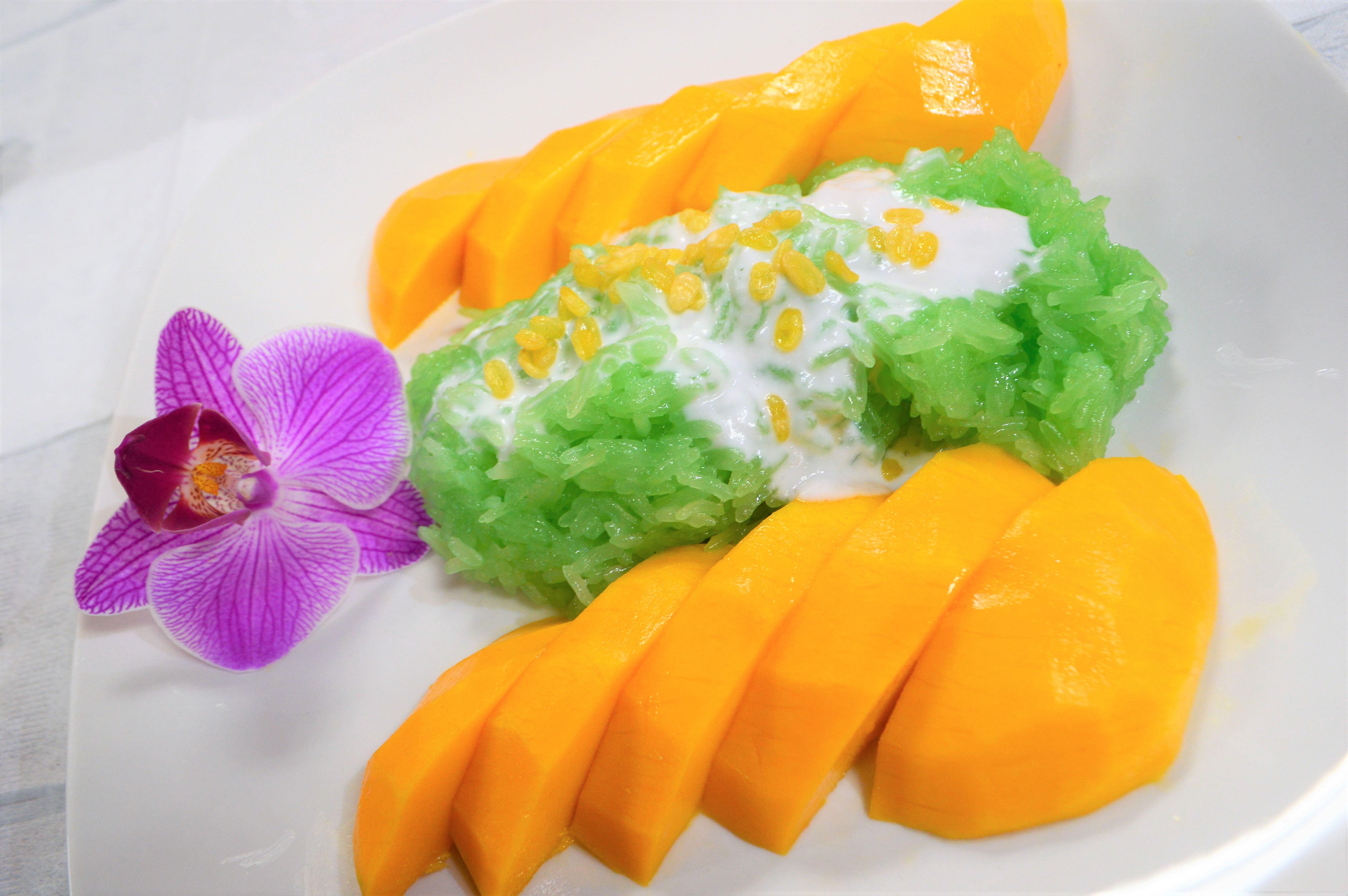 Order Mango with Sweet Sticky Rice food online from Rialto Thai Kitchen store, Rialto on bringmethat.com