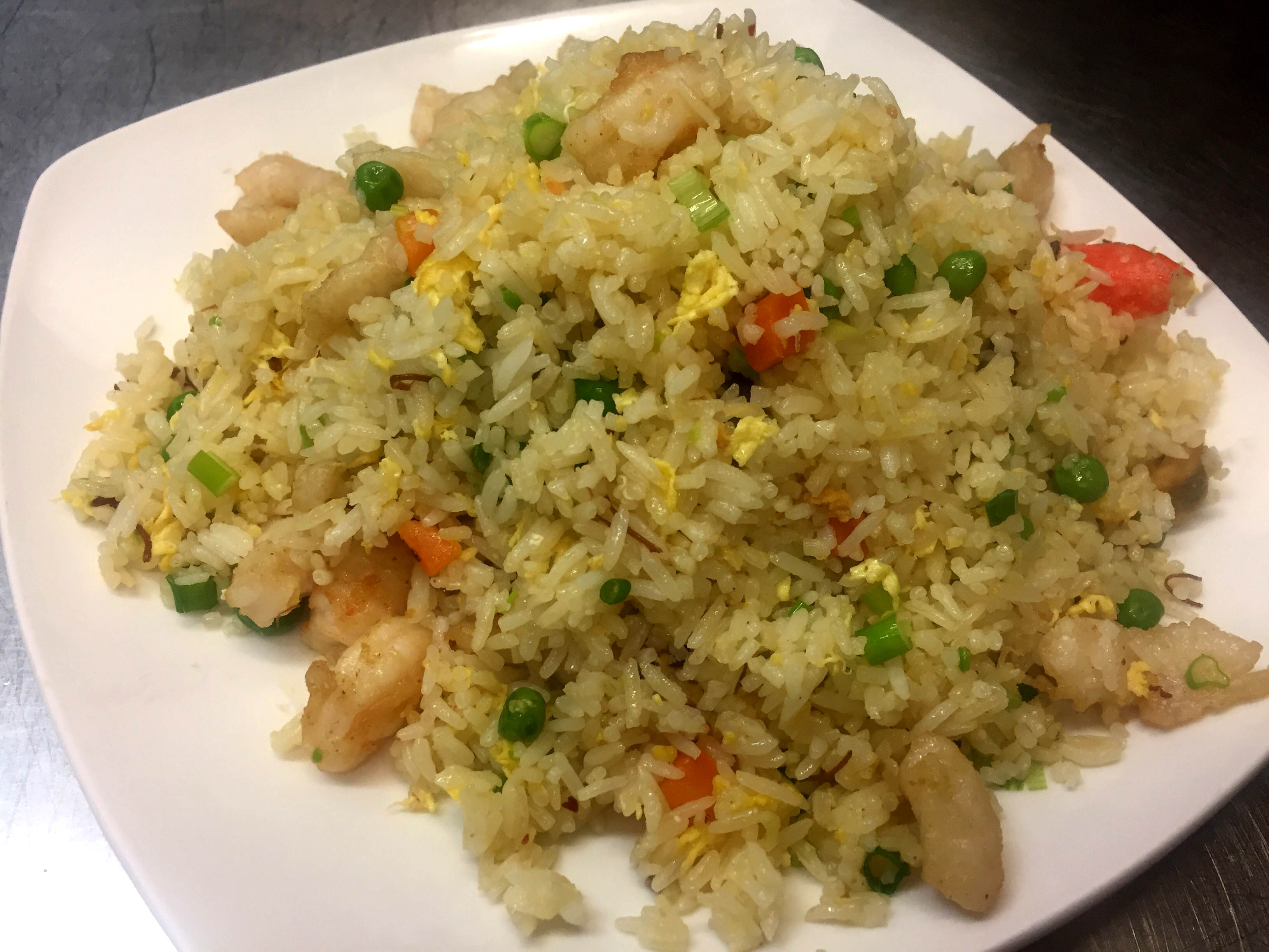 Order 56. Seafood Fried Rice with XO Sauce 海鲜XO炒饭 food online from Tian Dim Sum & Fast Food store, Los Angeles on bringmethat.com