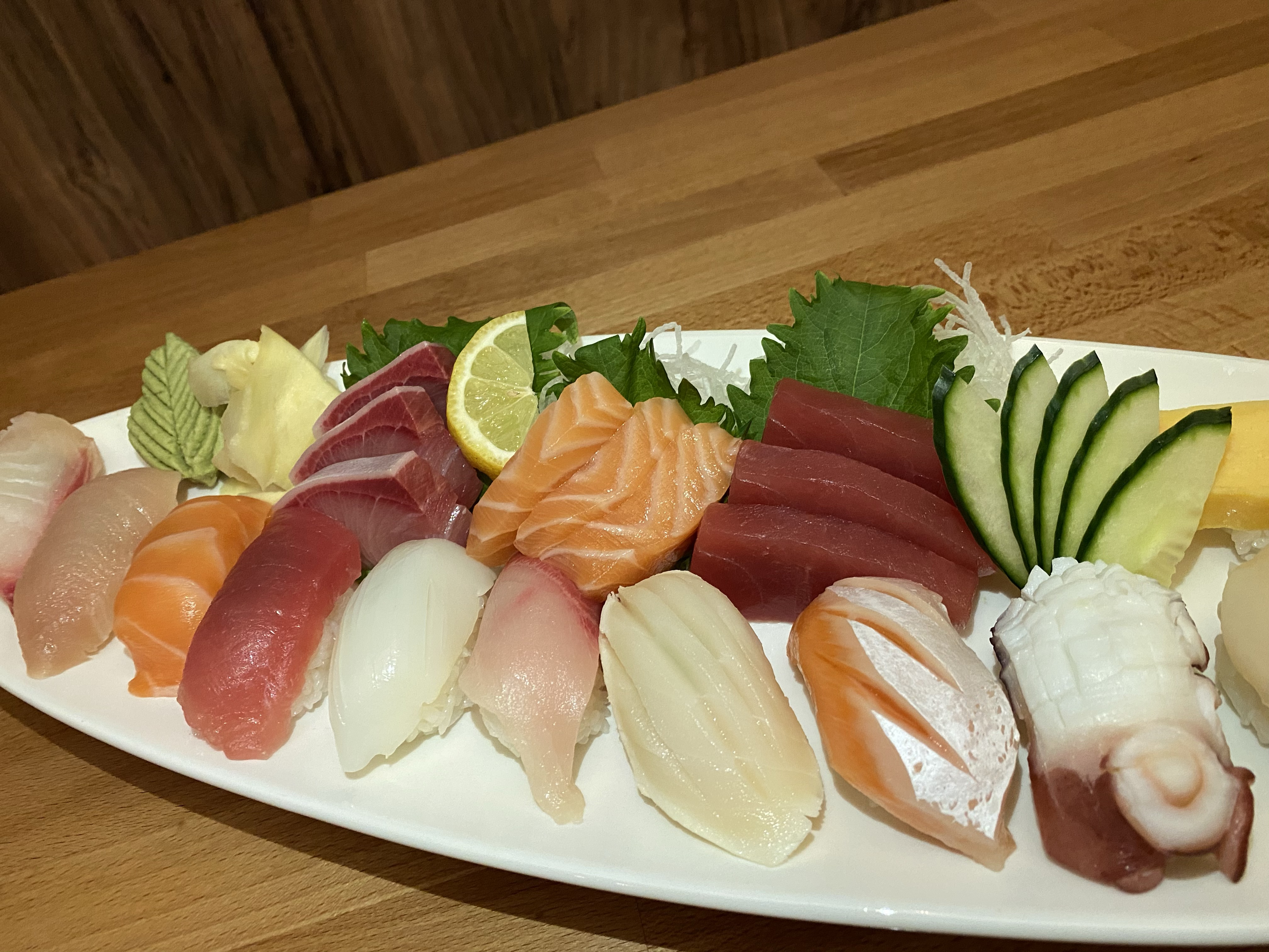 Order Super Deluxe Sushi Combo food online from Izakaya Mai store, San Mateo on bringmethat.com