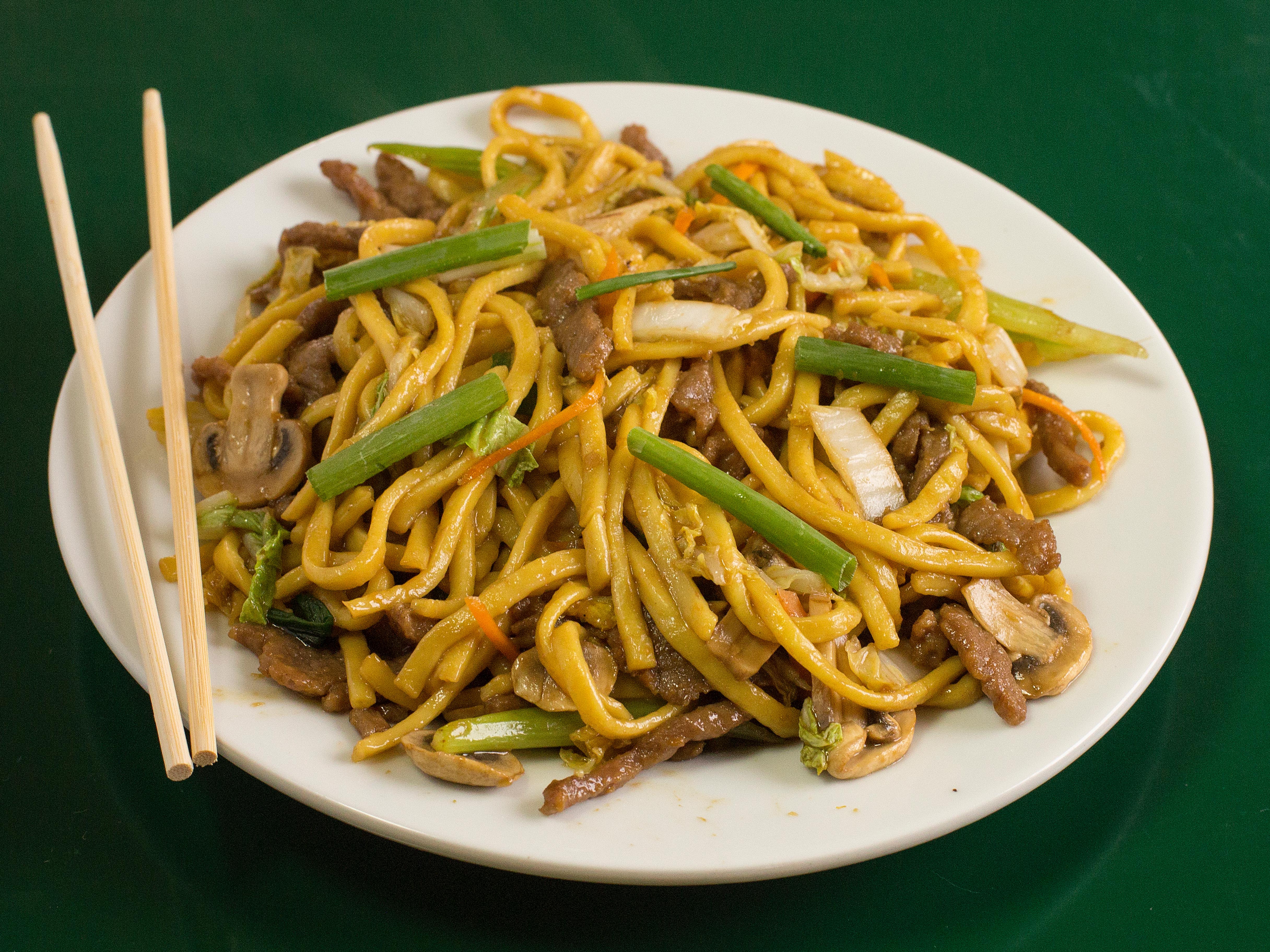 Order Beef Lo Mein food online from Egg Roll Yeh's store, Dallas on bringmethat.com