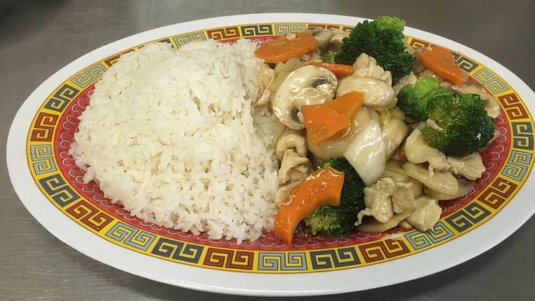 Order 11. Moo Goo Gai Pan food online from China Palace store, Cape Girardeau on bringmethat.com