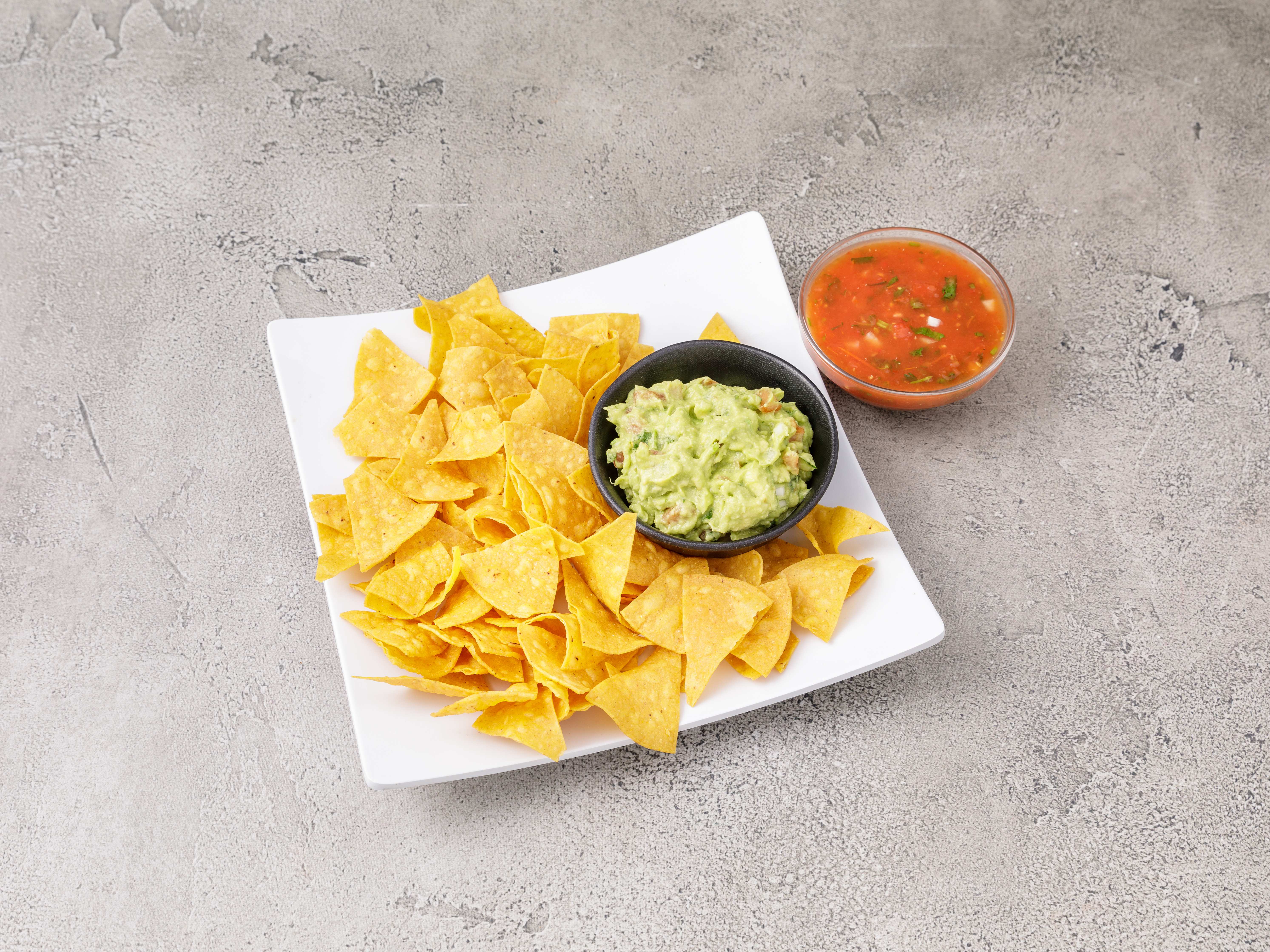Order Guacamole, Chips and Salsa food online from Parada 47 Mexican Restaurant store, New York on bringmethat.com