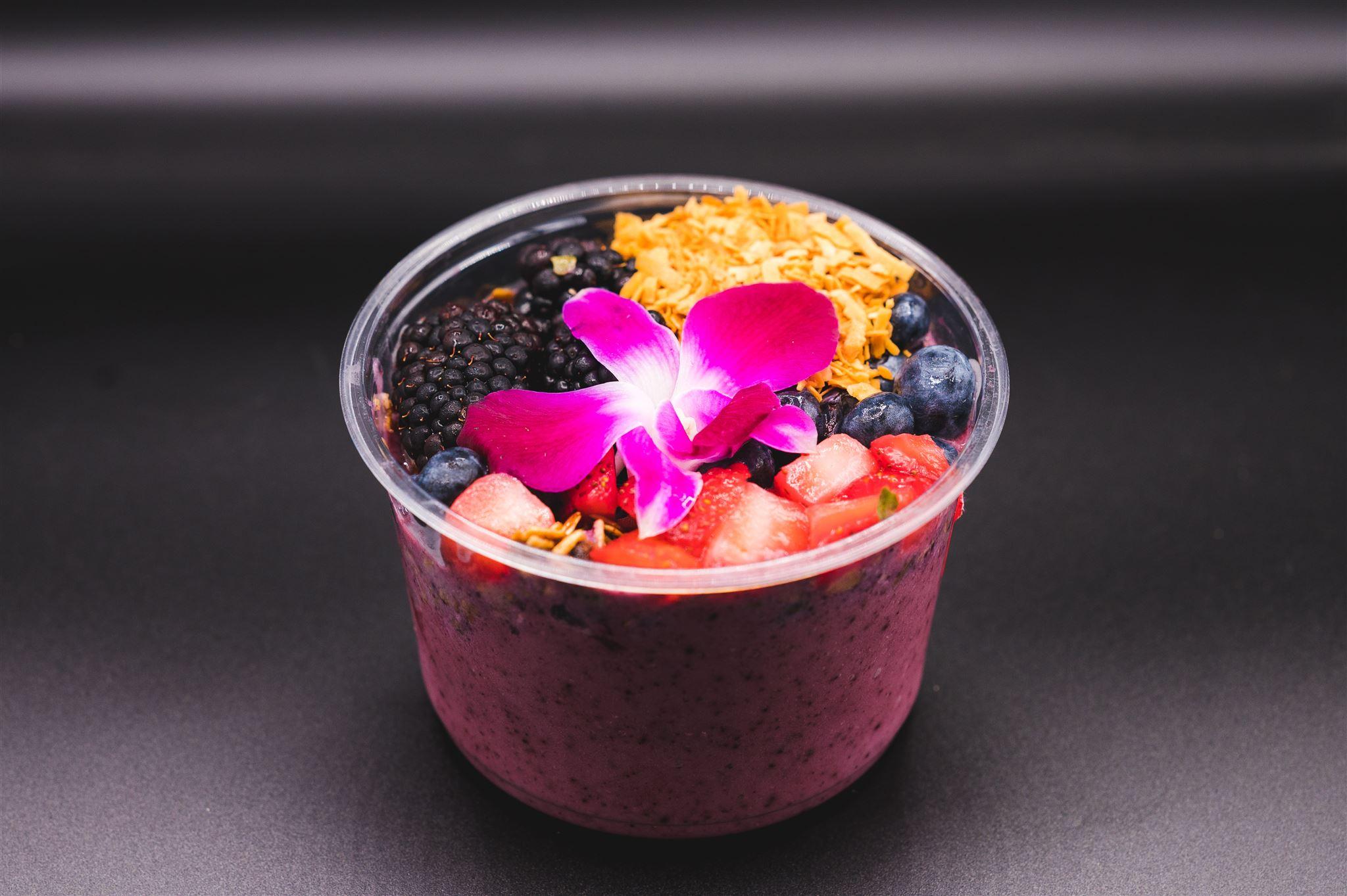 Order Very Berry Bowl food online from Zeleno store, Washington on bringmethat.com