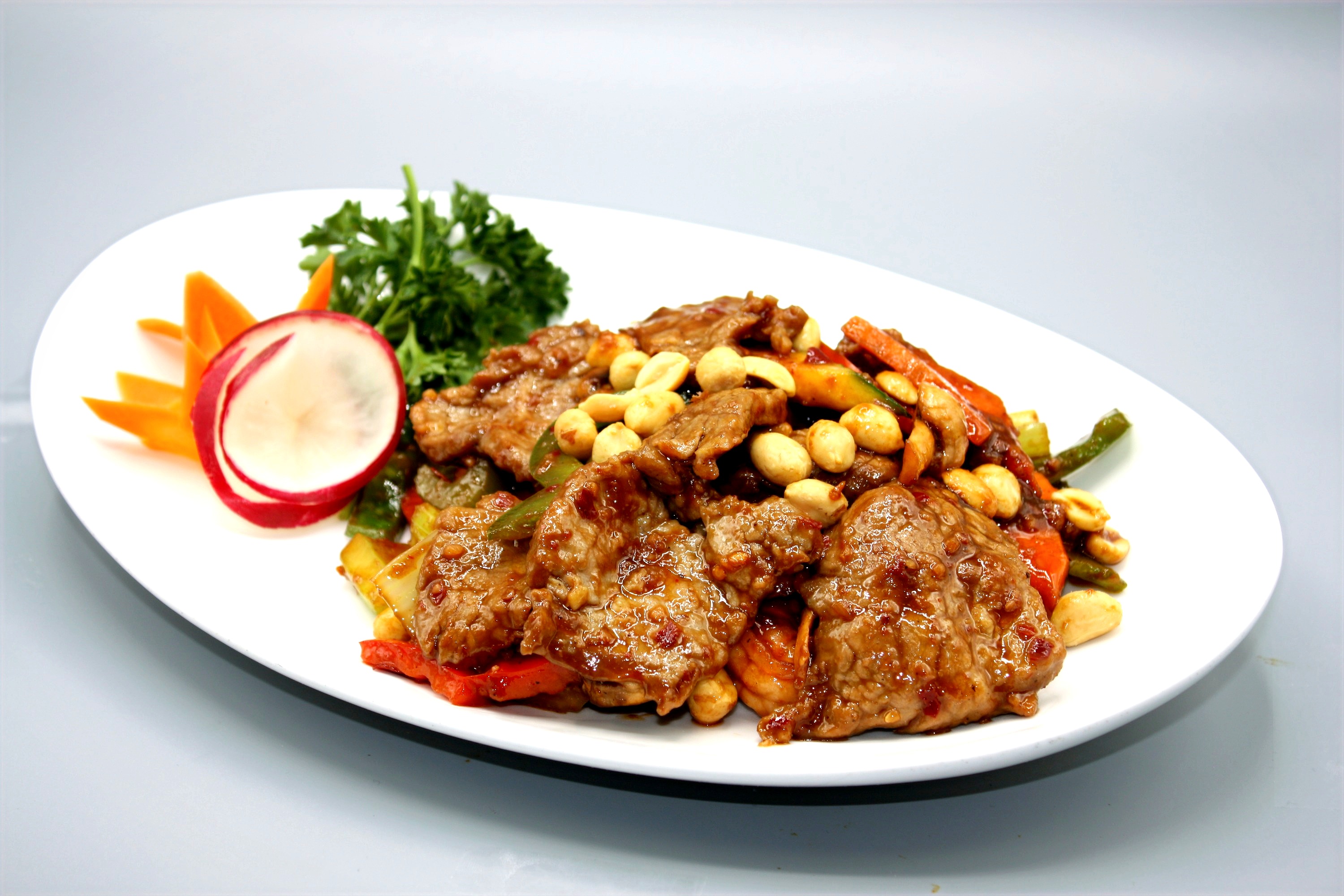Order Kung Pao Beef food online from Chau's cafe store, Ashburn on bringmethat.com