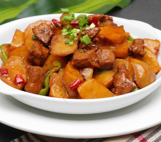 Order Potato with Roasted Beef  土豆燒牛肉 food online from Mandarin House Taste of Asia store, Opelika on bringmethat.com