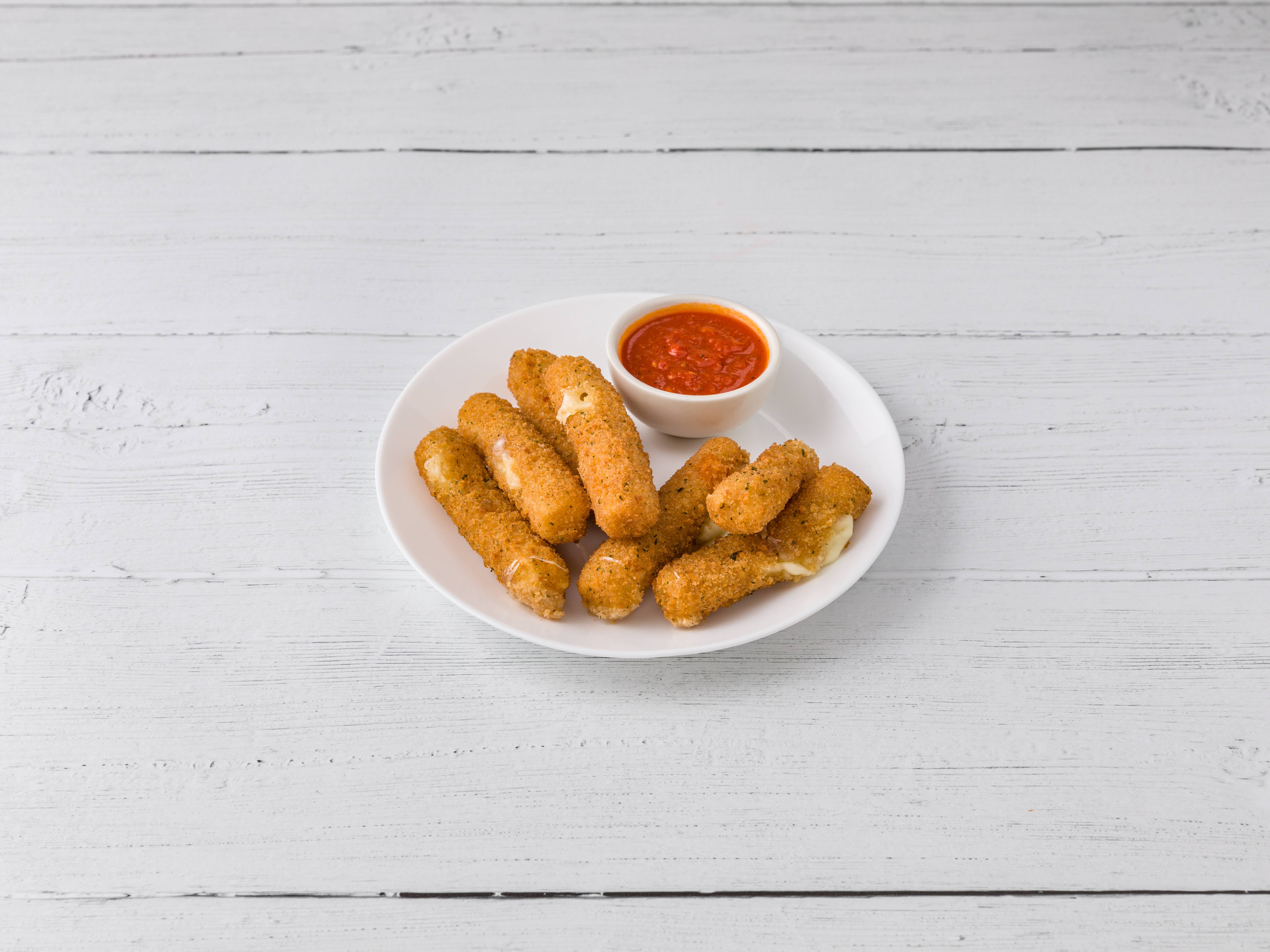 Order 7 Mozzarella Sticks food online from Hollywood diner store, New York on bringmethat.com