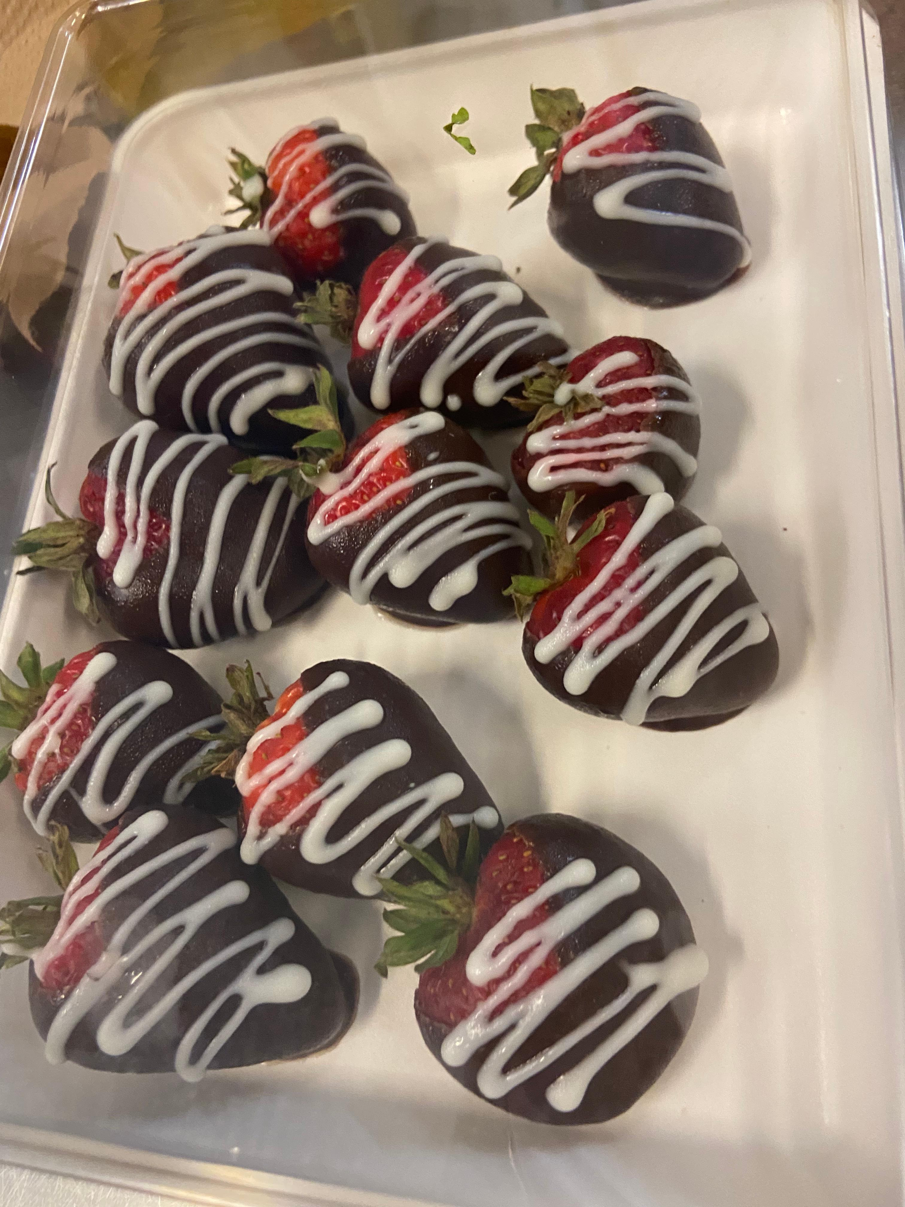 Order Chocolate Covered Strawberries food online from Lacquered store, Long Beach on bringmethat.com
