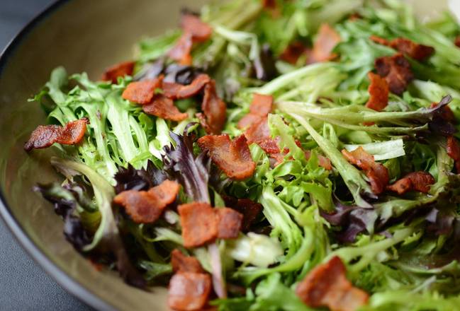 Order Crispy Bacon Mixed Green Salad food online from Soup Kettle Grill store, Meridian on bringmethat.com
