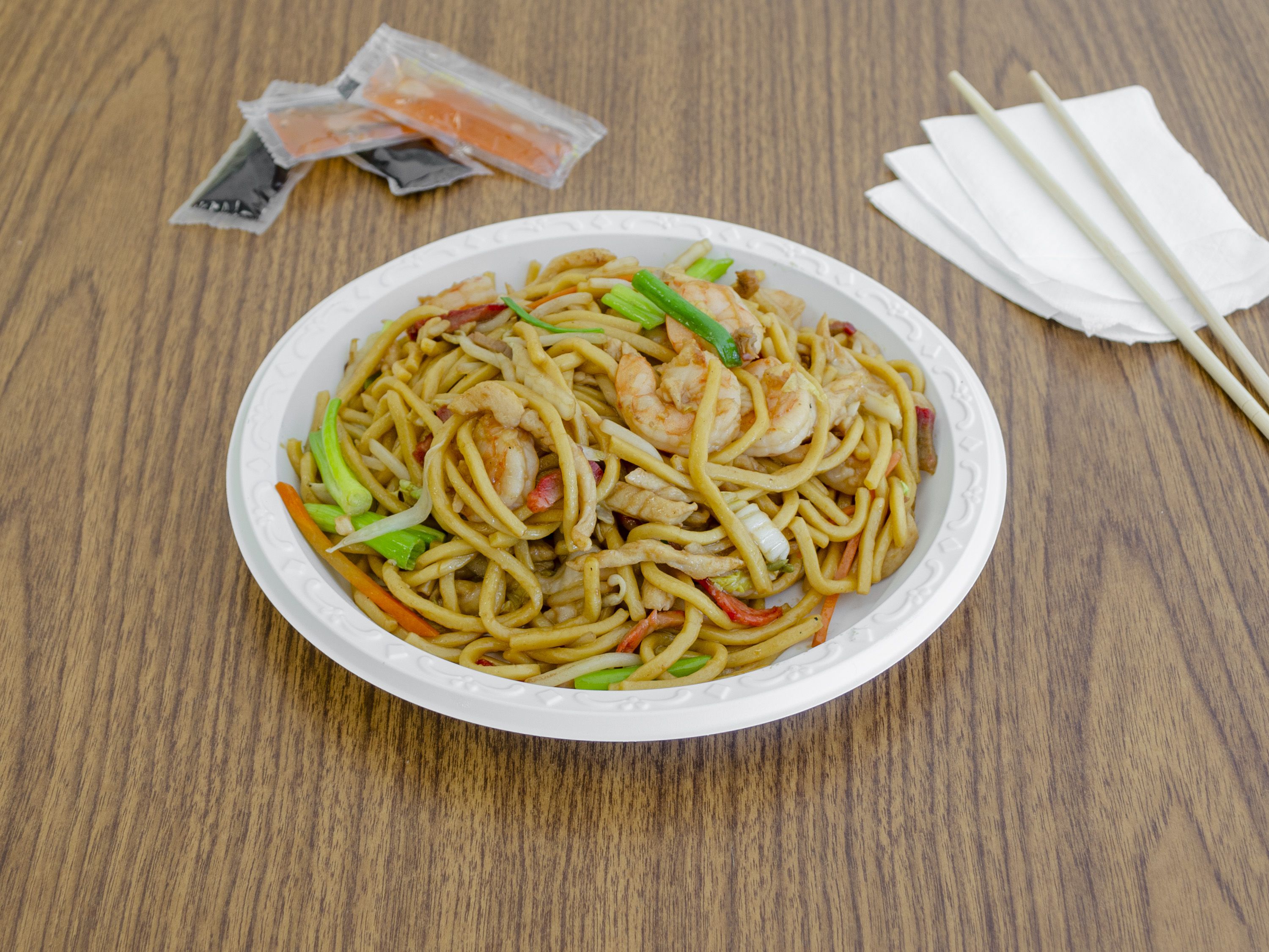 Order House Special  Lo Mein food online from New China Restaurant store, Huntington on bringmethat.com