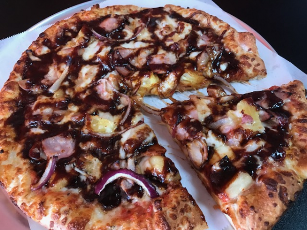 Order BBQ Chicken Pizza food online from Milano Flame Pizza & Pasta store, Reseda on bringmethat.com