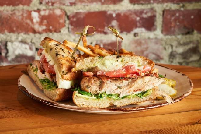 Order Grilled Chicken Sandwich food online from Lincoln Tavern and Restaurant store, Boston on bringmethat.com