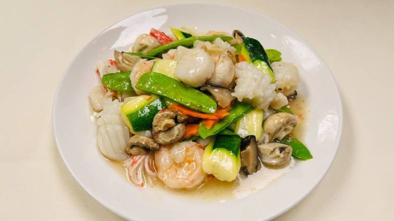 Order Seafood Deluxe food online from Yeung Shing Restaurant store, Los Gatos on bringmethat.com