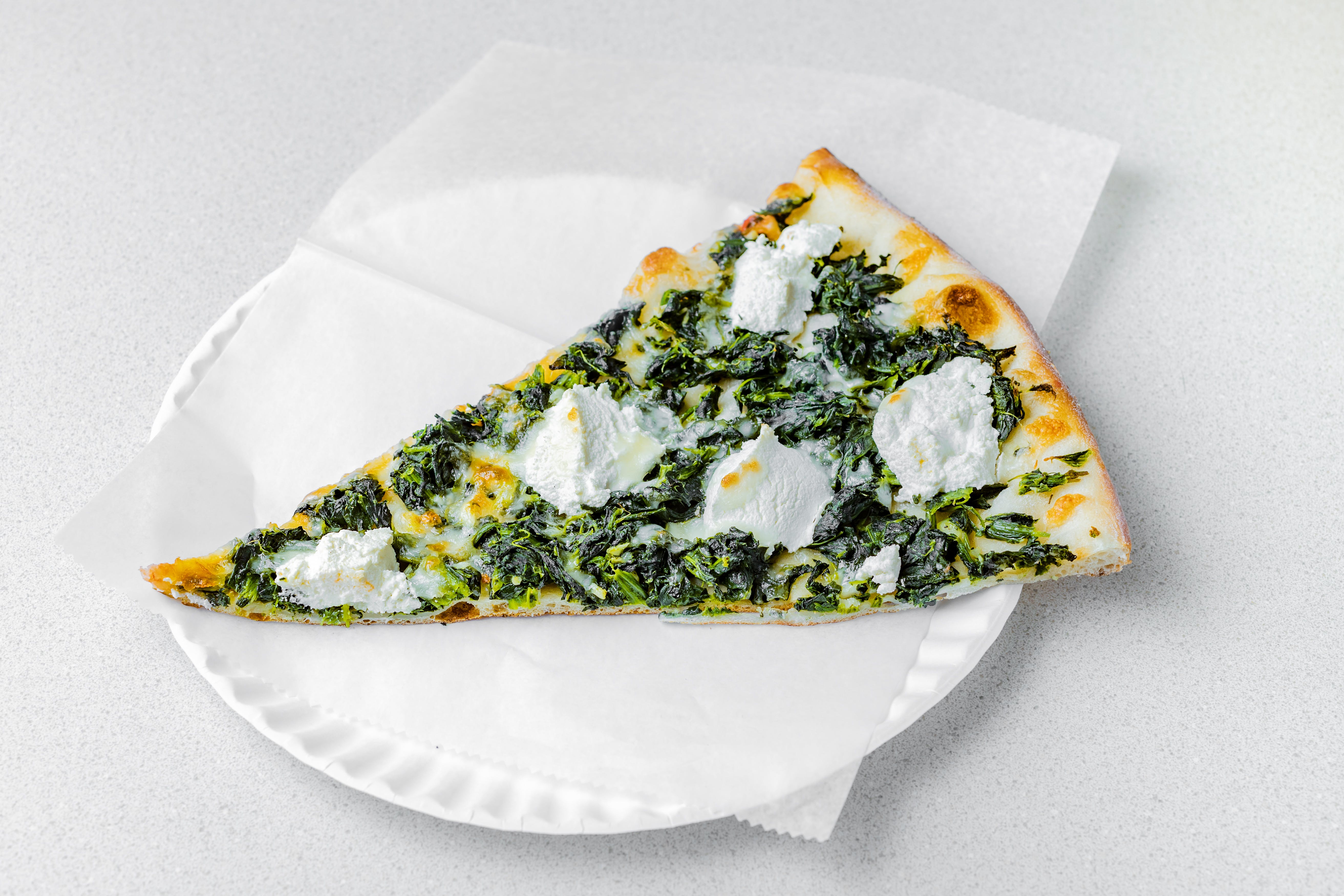 Order Spinach & Ricotta Pizza - Small 14'' food online from Fratelli's Pizzeria and Restaurant store, Flushing on bringmethat.com