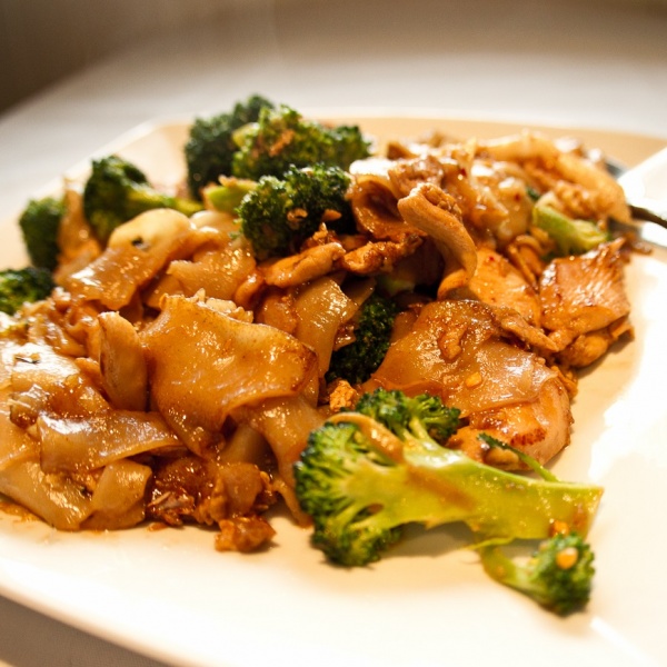 Order Pad Sei-Iew food online from Bai Tong Thai Restaurant store, Issaquah on bringmethat.com