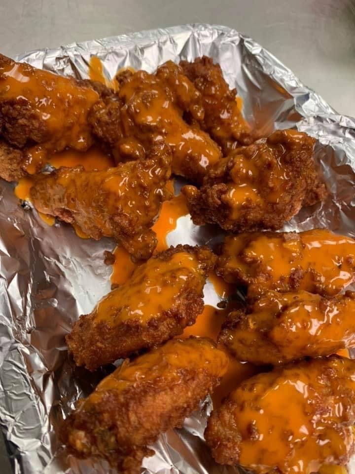Order Wings - 10 Pieces food online from Italiano Of Kingsport store, Kingsport on bringmethat.com