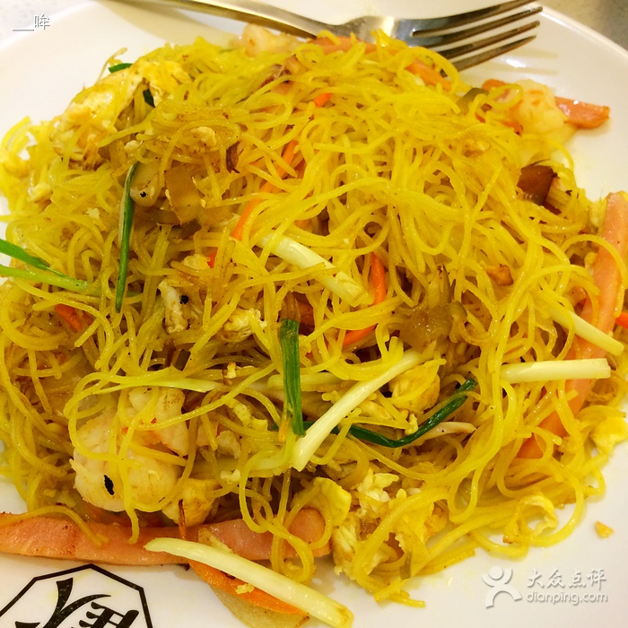 Order Singapore Rice Noodle food online from Jade Tree Asian Bistro store, Providence on bringmethat.com