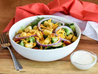Order Garden Salad food online from Davanni's store, Plymouth on bringmethat.com