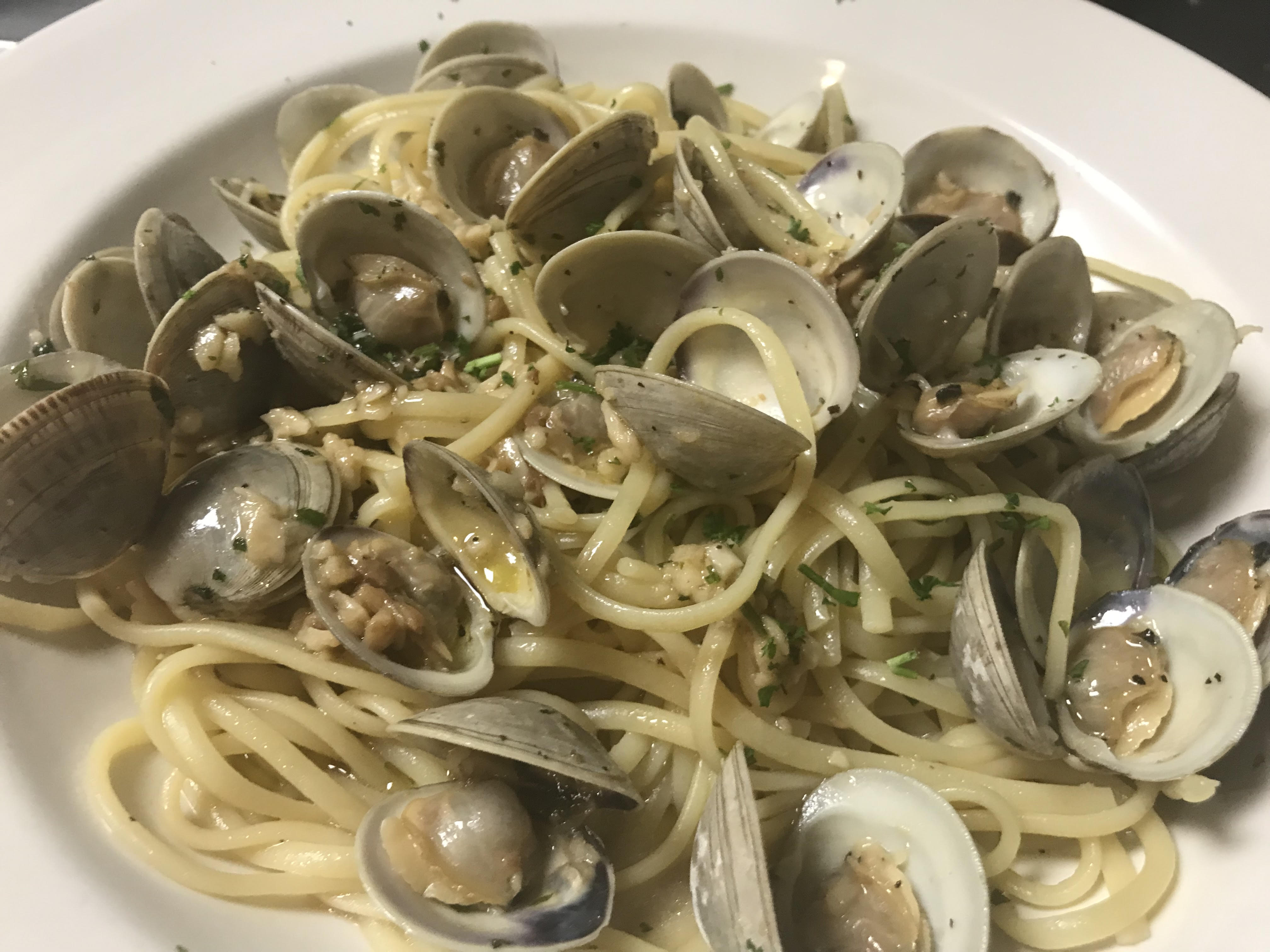 Order Linguine with clams food online from Tre Sorelle Ristorante store, Oak Park on bringmethat.com