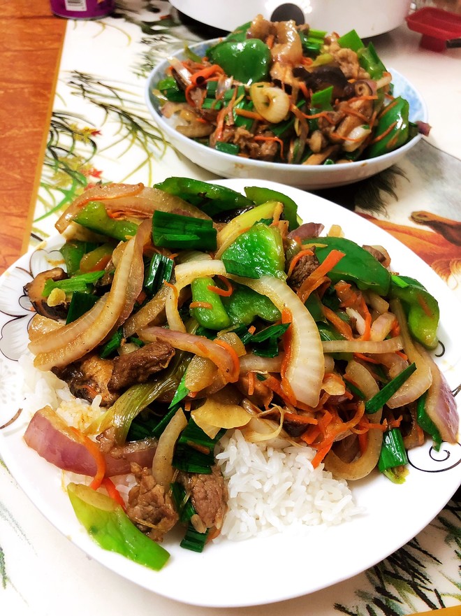 Order Ziran Beef with Rice孜然牛肉盖浇饭 food online from Jianghu Asian Street Food store, Iowa City on bringmethat.com