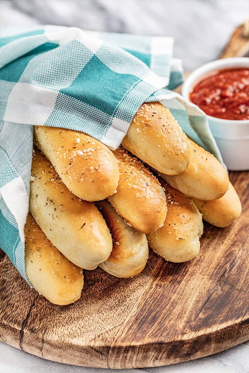 Order Garlic Bread with Sauce - Side food online from Georgios Oven Fresh Pizza Co. store, Cleveland on bringmethat.com