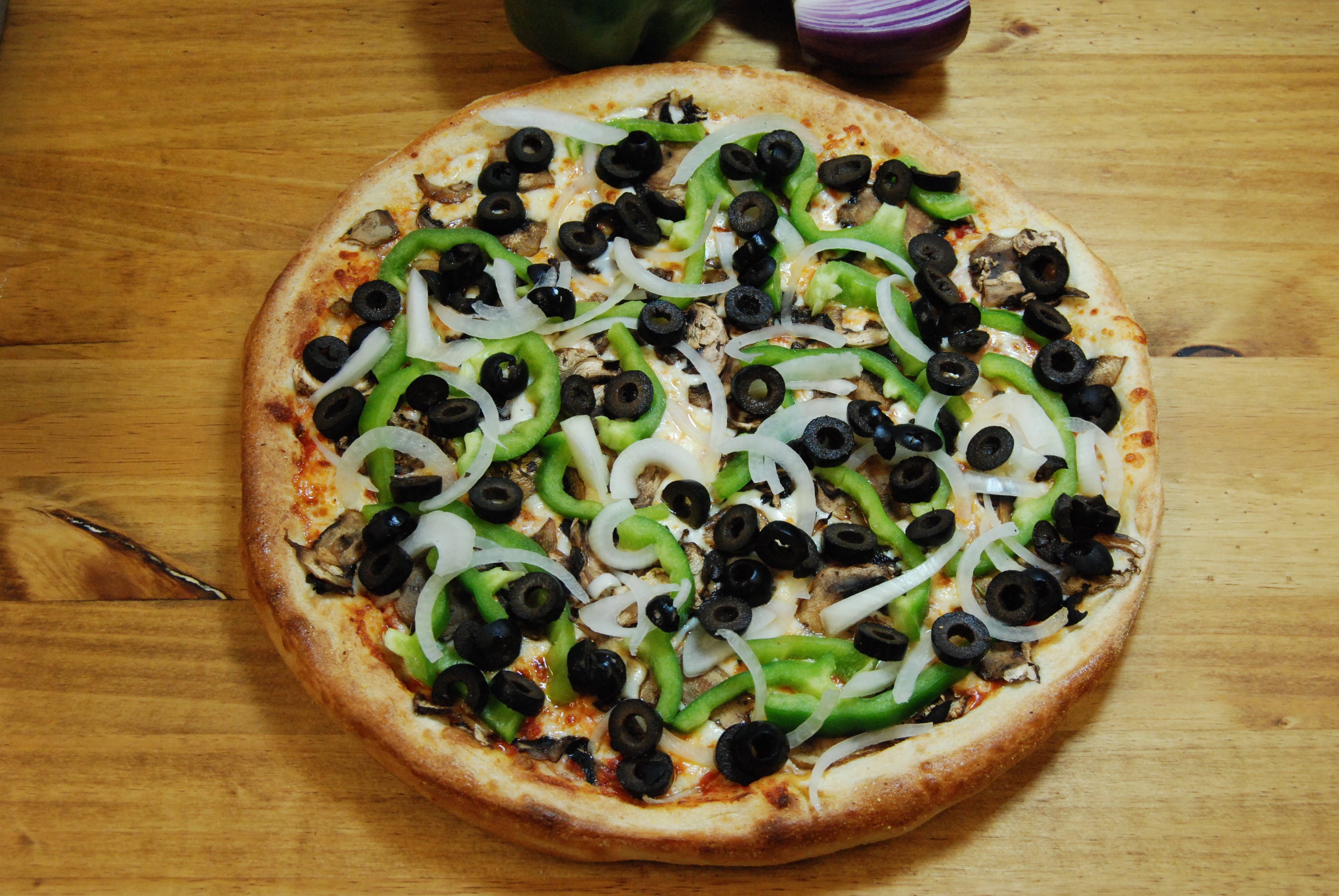 Order Regular Vegetarian Pizza - Medium 12'' food online from Stefano's Pizza store, Novato on bringmethat.com