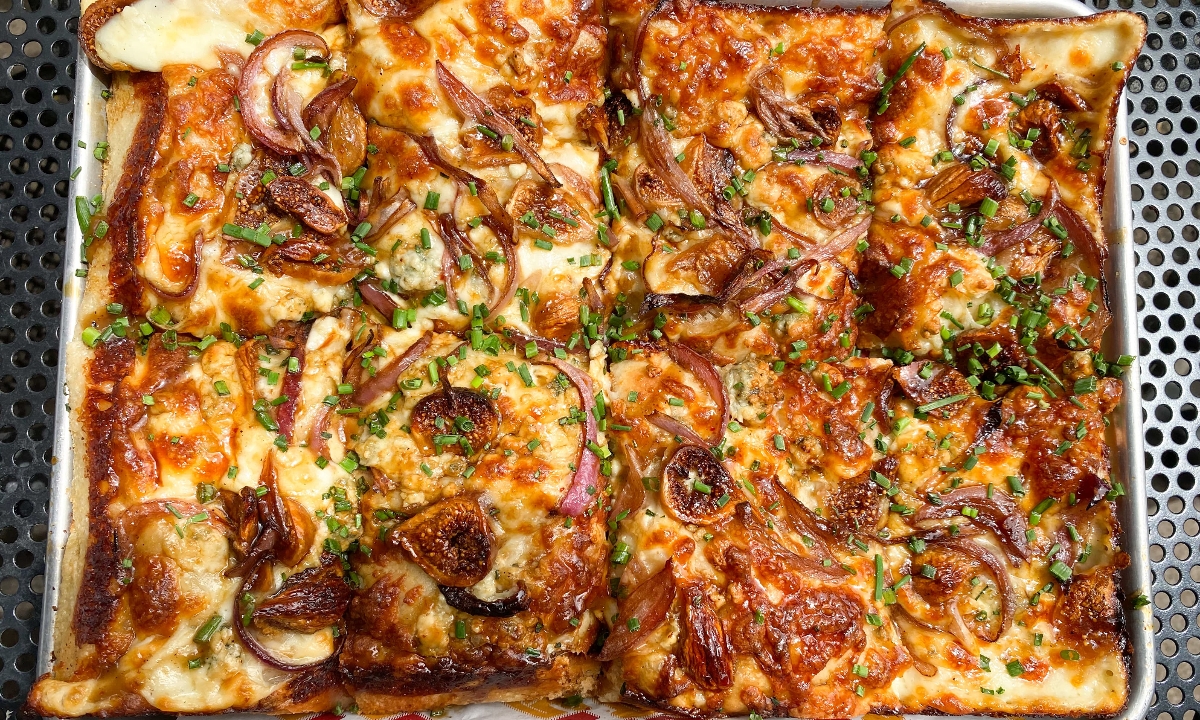 Order The White Fig Pan Pizza food online from Federal Pizza store, Phoenix on bringmethat.com