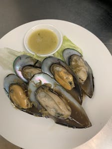 Order 10. Steamed Mussels  food online from Bangkok Thai Cuisine store, Dover on bringmethat.com