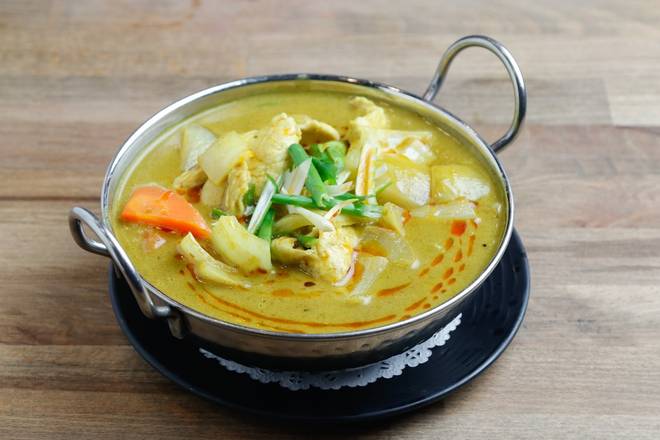 Order Yellow Curry food online from Koon Thai Kitchen store, San Diego on bringmethat.com