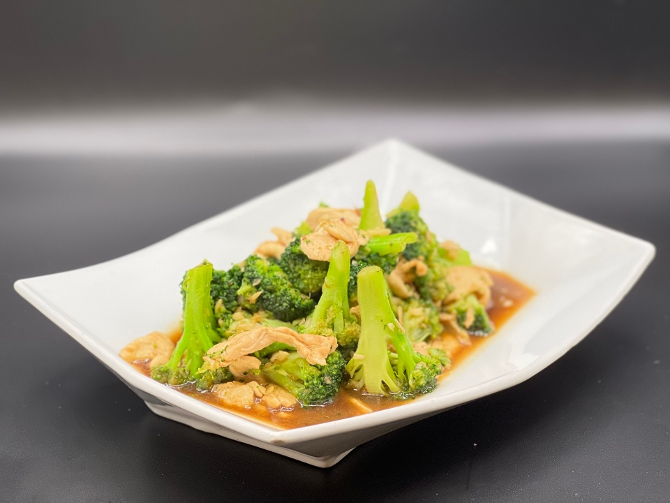 Order BROCCOLI OYSTER SAUCE food online from Thai By Trio store, Los Angeles on bringmethat.com