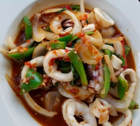 Order Chilli Basil Sauce Entree food online from T Thai store, Hoboken on bringmethat.com