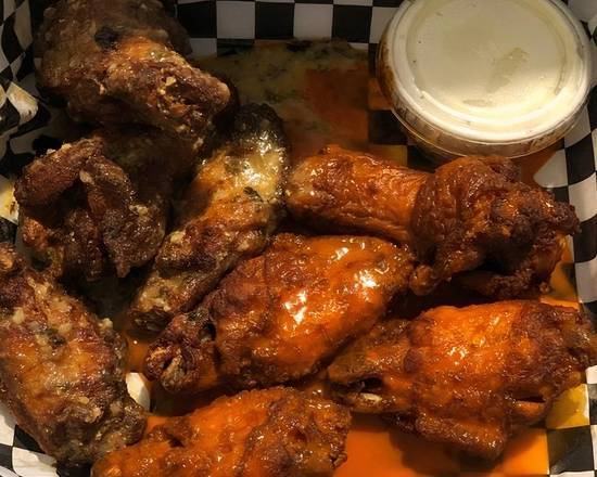 Order Medium Wing Combo food online from Crazy D's Hot Chicken store, Reno on bringmethat.com