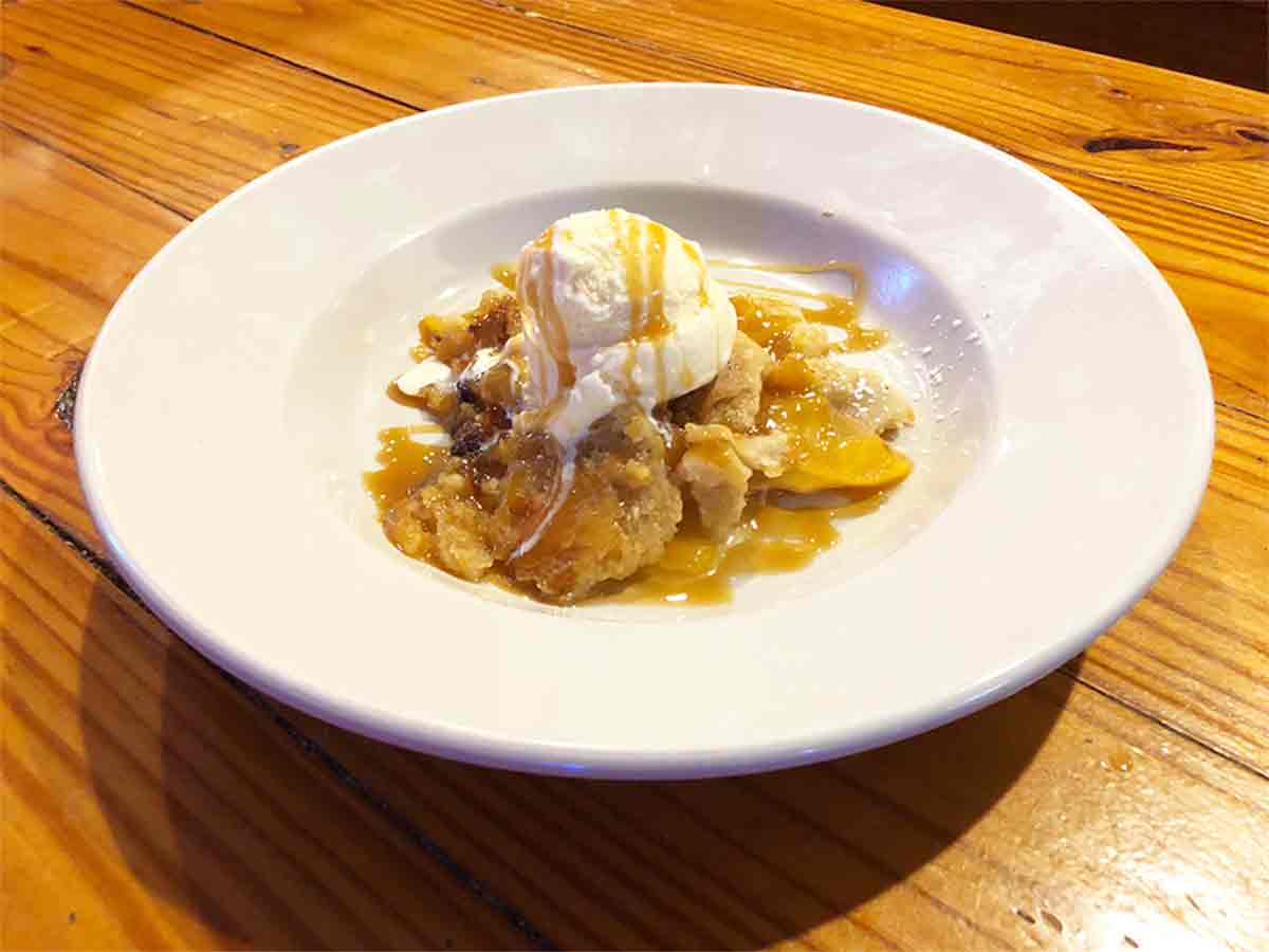 Order Bourbon Peach Cobbler with Ice Cream food online from Cajun Crab store, Irving on bringmethat.com