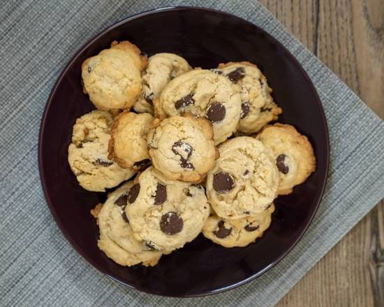 Order Chocolate Chip Cookies food online from Ally's Grab 'n Go Kitchen store, Branford on bringmethat.com