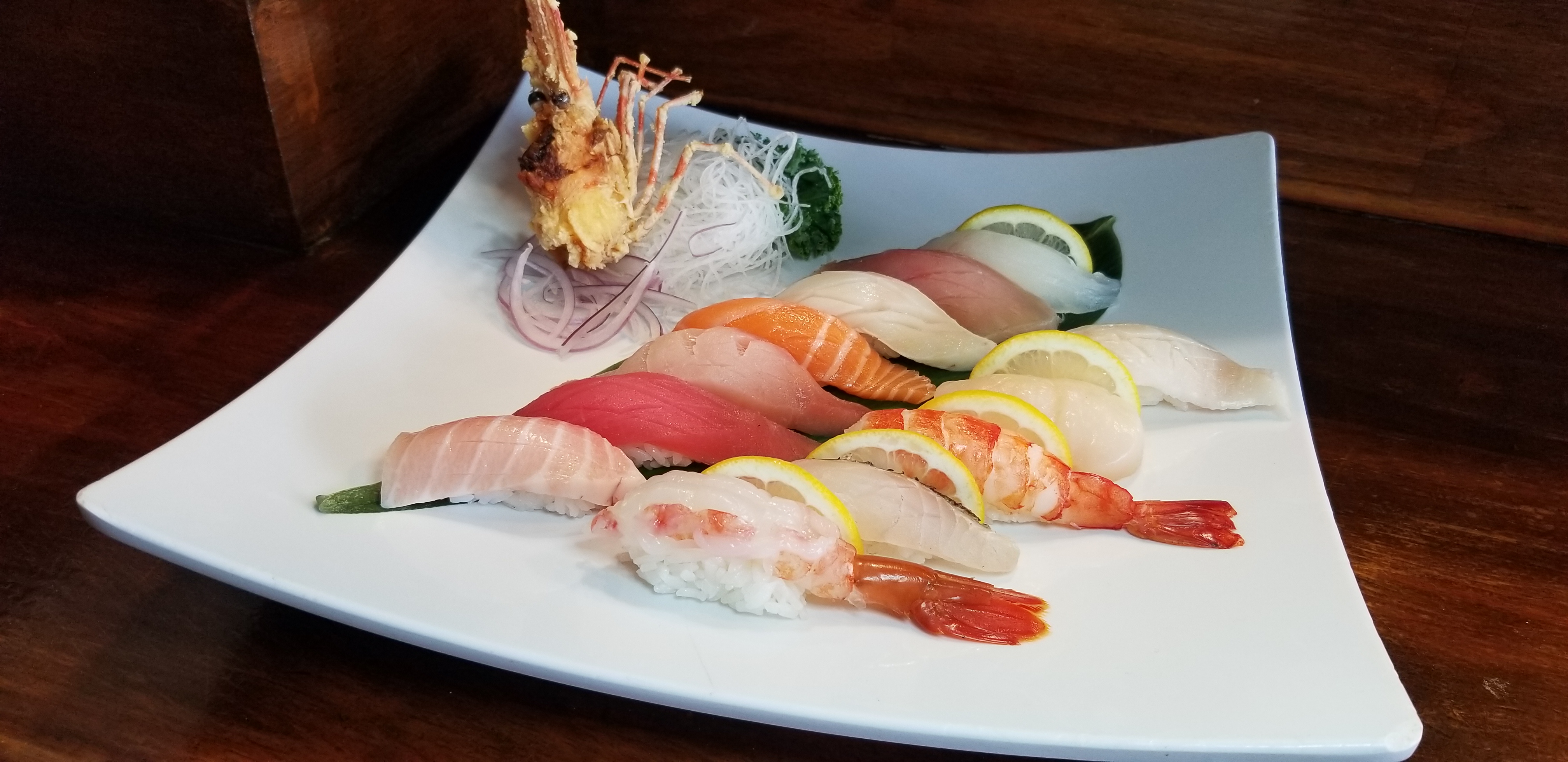 Order Omakase Premium Sushi Platter food online from Tomo Sushi store, Laguna Woods on bringmethat.com