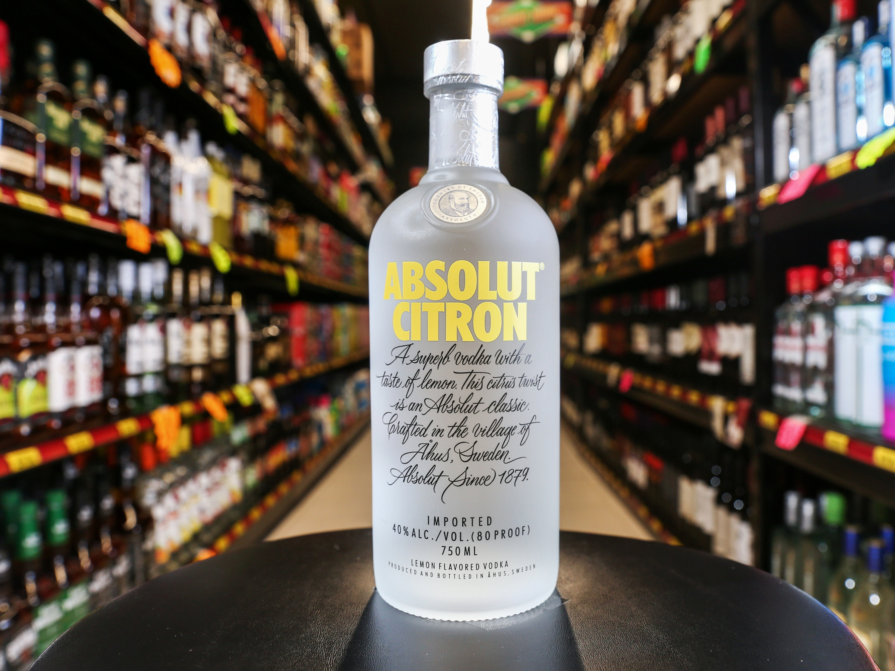 Order Absolut citron vodka,750ml(40.0% ABV) food online from Gold Crown Liquors store, Chicago on bringmethat.com