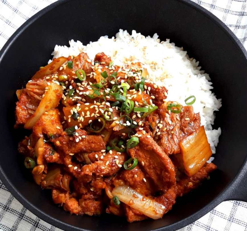 Order F12.️Kimchi Jeyuk Deopbap / 김치제육 덮밥 food online from Food Avenue store, Ridgefield on bringmethat.com