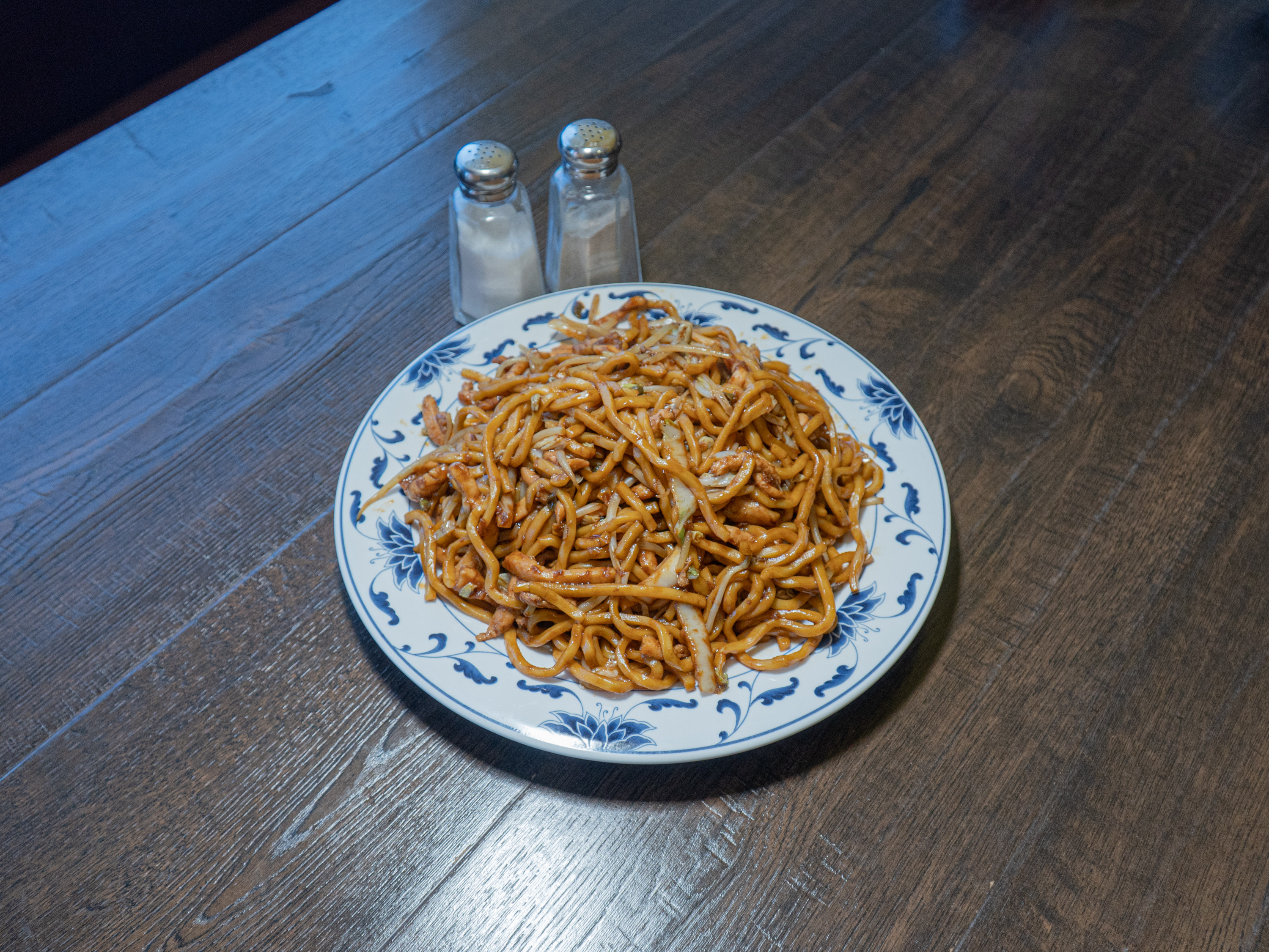 Order LM3. Chicken Lo Mein food online from Wong Kok Asian Cuisine store, Chantilly on bringmethat.com