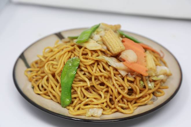 Order R4. Vegetable Lo Mein 菜撈麵 food online from Uncle Chen's Chinese Restaurant store, State College on bringmethat.com