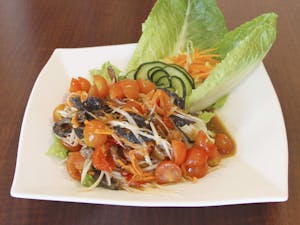 Order S20. Papaya Salad ส้มตําไทย food online from Amazing Thai Cuisine store, Broken Arrow on bringmethat.com