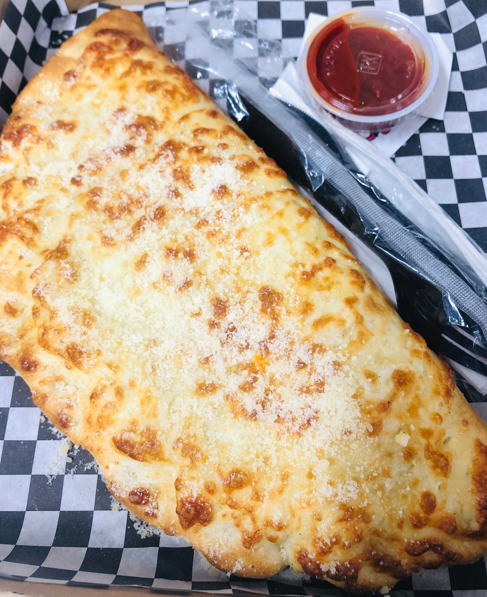 Order Cheese Calzone - Cheese Calzone food online from Oros Pizza & Bakery store, Van Nuys on bringmethat.com