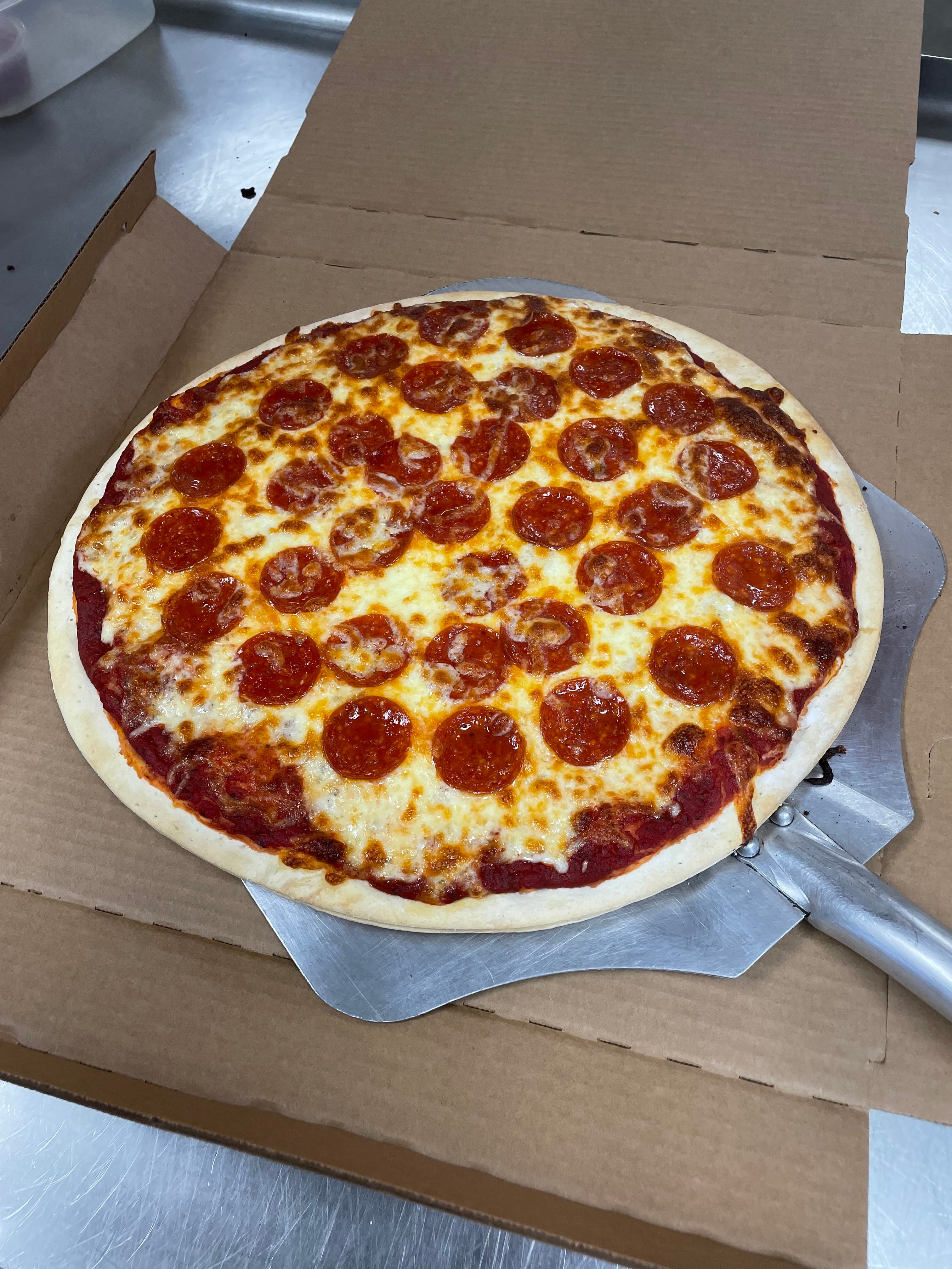 Order One Topping X-Large 16'' Pizza Carry Out Special - Special food online from Pizza Man store, Ellsworth on bringmethat.com