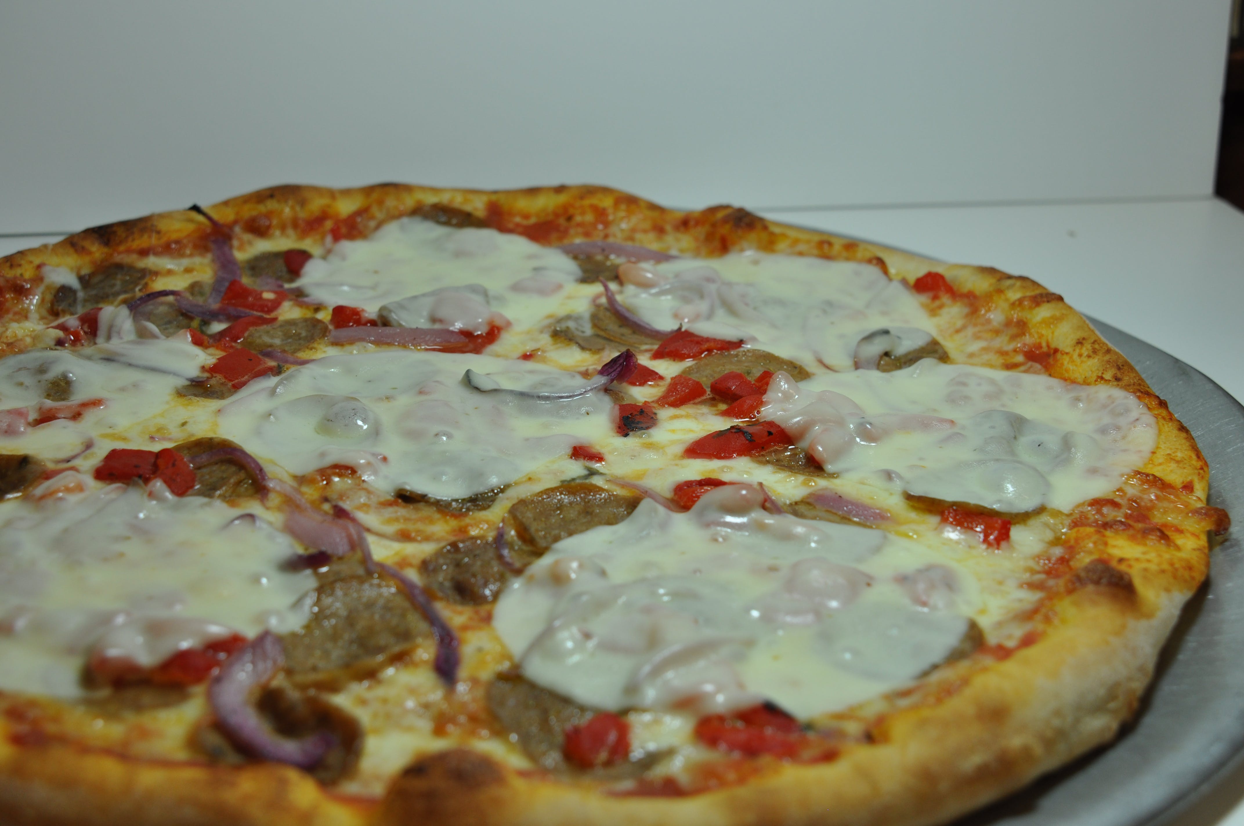Order Sausage & Roasted Peppers Deluxe Pizza - Personal food online from Giacomo's Pizza store, Poughkeepsie on bringmethat.com
